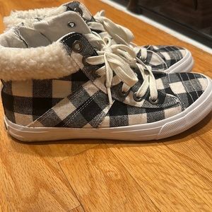 Tommy Bahama black and white checkered high top sneakers. Size 6.5. Never worn.